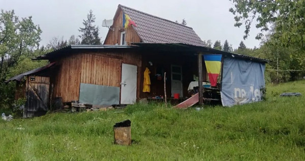 V&acirc;nd casa de vacanta cu gradina si teren 4000mp Livezi Harghita