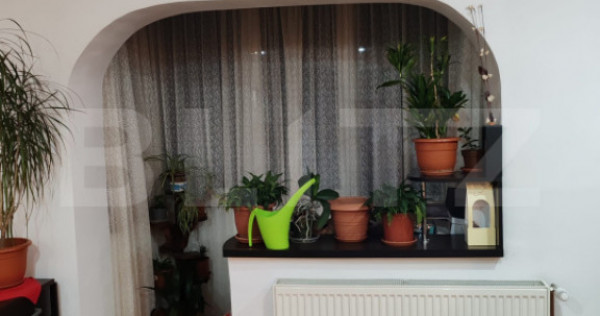 Apartament de vanzare, cu 3 camere, semidecomandat - in Vatr
