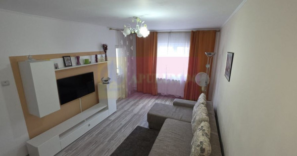 Apartamnet cu 3 camere de vanzare in Campina, Central
