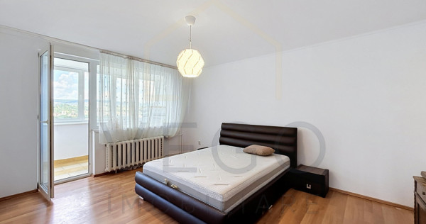 Apartament cu 3 camere, 70 mp, decomandat, zona Big Belly -