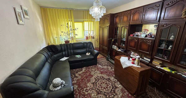 Apartament cu 3 camere de et. 2, zona Sud.