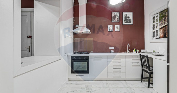 Apartament cu 3 camere pretebil pentru cabinet sau rezide...