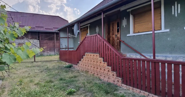 V&acirc;nd casă cu grădină și livadă &icirc;n Morlaca, com. Poieni, jud. Cluj