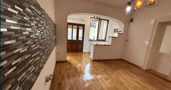Casa 3 camere individuala,parcare, cu curte si garaj Grivite