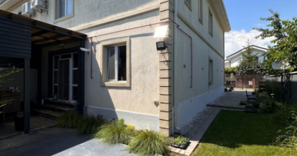 Casă de v&acirc;nzare &icirc;n Mamaia Sat, P+1 cu pod, 250 mp teren