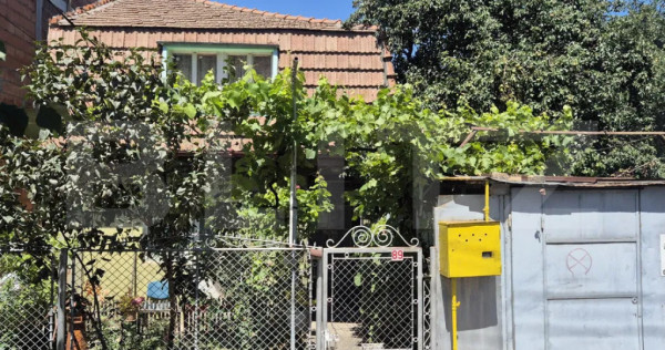 Casa de vanzare, 412 mp, spatioasa,cu garaj si terasa, zona