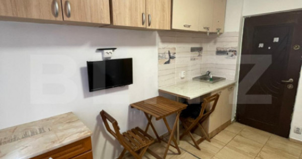 Garsoniera, renovata, cu baie , etaj 1 , Florilor