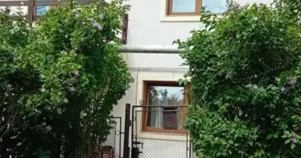 V&acirc;nd casă &icirc;n C&acirc;mpina, județul Prahova