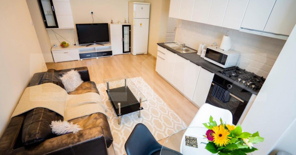 Apartament 2 camere, decomandat, parter, zona Ultracentrală