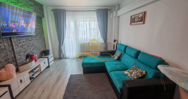 V&acirc;nd apartament cu 3 camere decomandate in centrul oraș...