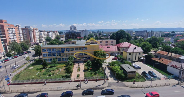 V&acirc;nd apartament cu 3 camere decomandate in centrul orașului Bacau
