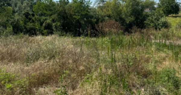 Teren Intravilan cu deschidere la R&acirc;u, Malu Mare