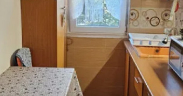 Apartament 3 camere | Semidecomandat | Zona Florilor