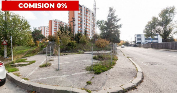 Teren stradal pe colț - Ideal afacere - front stradal mare