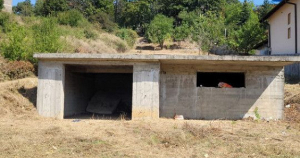 Teren intravilan Turcesti (Pitesti) - 1083 mp, demisol ex...