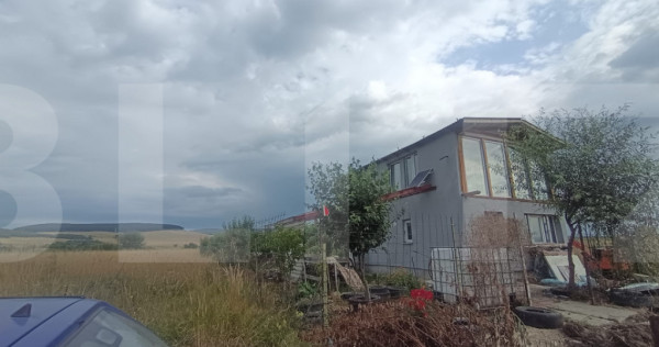 Casa cu 450 mp teren, de weekend sau rezidential, Dobolii De