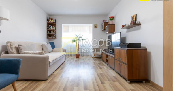 Apartament 3 camere decomandate, central,str. 9 Mai Bacau