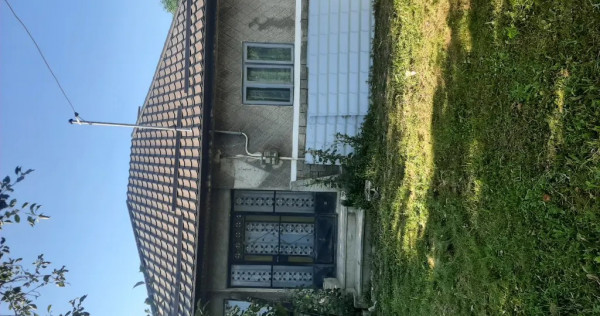 Casa si Teren mare de VANZARE langa Primarie
