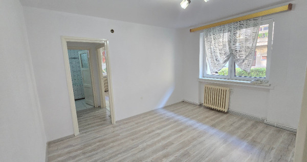 Vand apartament 2 camere in Deva, zona I. Traian, parter,