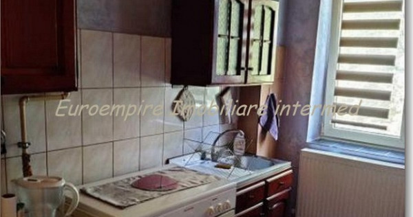 Apartament 3 camere semidecomandat zona Abator