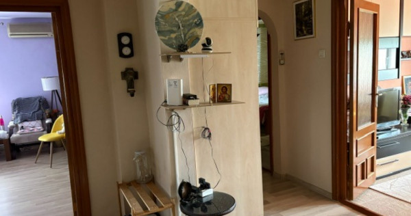 Apartament 4 camere zona Pod Butelii