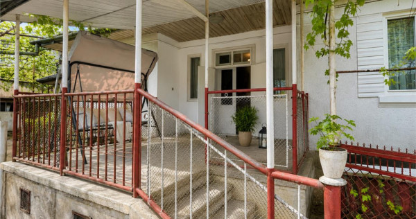Casa 3 camere, cota teren 446 mp, garaj, terasa, pivnita, Un