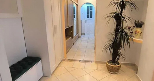 Apartament Cu 3 Camere Decomandate Etaj 2 Zona Obcini