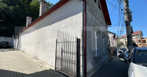 CASA DE VANZARE CU 3 CAMERE IN ZONA CENTRALA