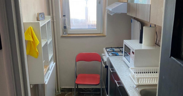 &Icirc;nchiriez apartament cu 3 camere