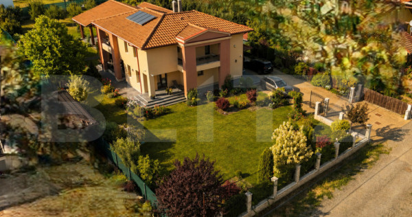 Vila de vanzare, 380 mp, zona Reghin