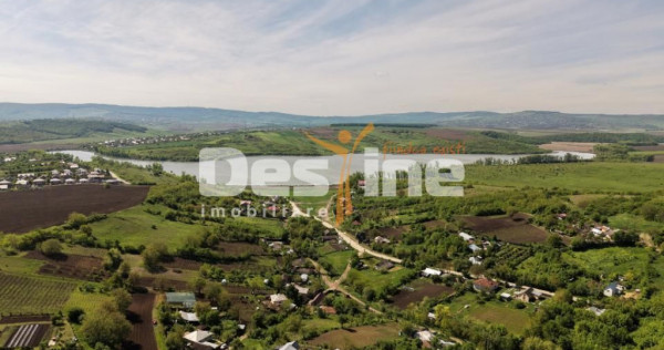Teren compact intravilan 8000 mp vedere spre Lac, utilit?...