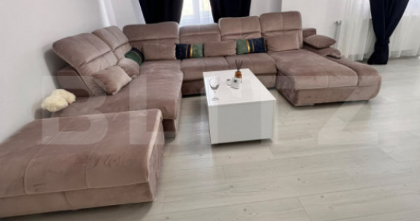 Apartament 3 camere de v&acirc;nzare, 94 mp, zona Centrala