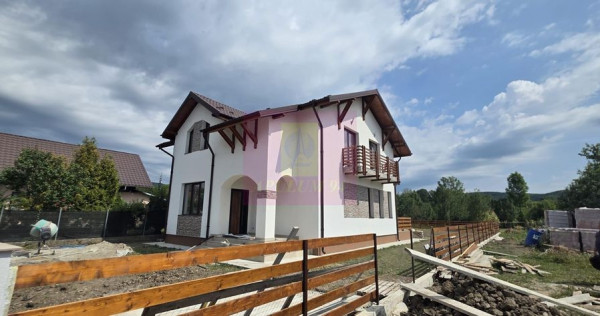 Vila cu 4 camere de vanzare in Brebu