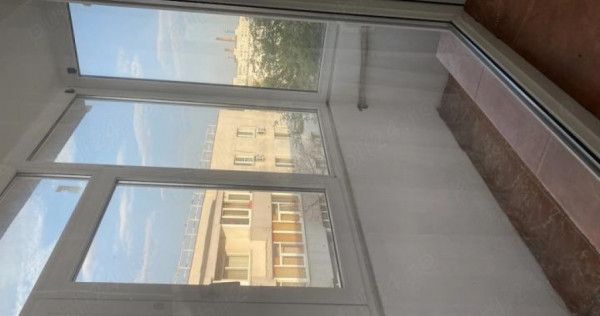 Vitan mall etaj 4 din 4 decomandat