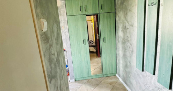Apartament de vanzare semidecomandat ,3 camere 60 mp , zona