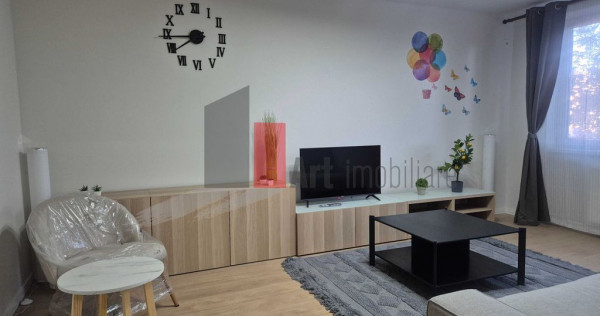 Inchiriez apartament 4 camere, complet renovat,