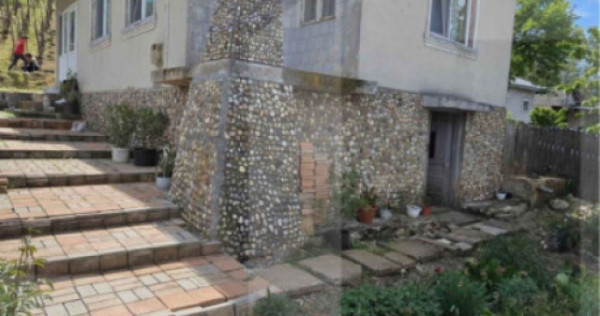 CASA INDIVIDUALA CU TEREN GENEROS DE 2000 MP-BALDOVINESTI OL