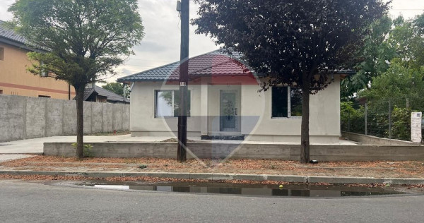 Casă / Vilă 3 camere str Mugur - cartier Laminorul