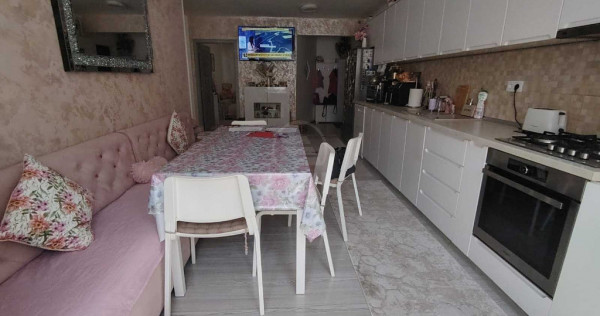 Apartament 3 camere semidecomandat zona Florilor