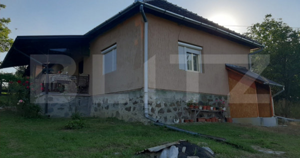 Casa 85 mp, teren 3232 mp, zona Brad