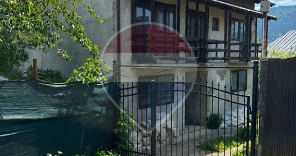 Casa la rosu in Poiana Tapului, Busteni, 3 dormitoare cu baie proprie