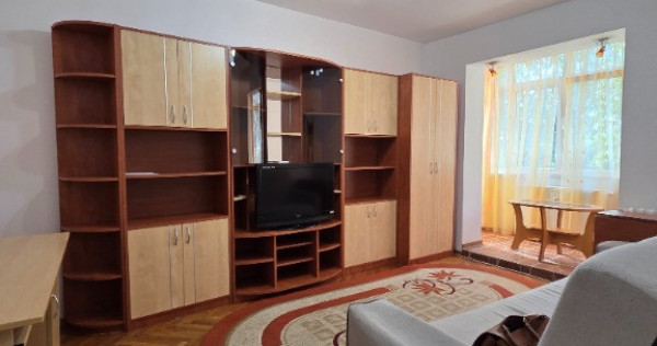 Inchiriez apartament decomandat 2 camere, Podul Ros