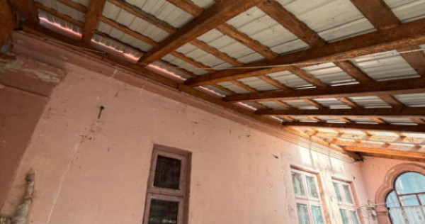 Casa 80 mp, teren 1683 mp, zona Cosoveni