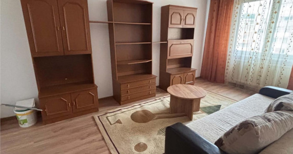 Apartament 2 camere, decomandat, cu parcare, etaj intermedia