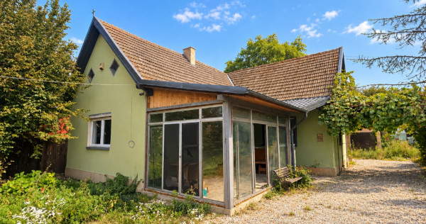 Casa in Stupini - teren 2200 mp, acces DN 13, potential investitional!