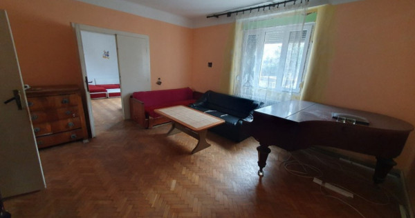 Casa individuala cu 6 camere, garaj si teren de 500 mp - zon