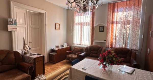 Casa de vanzare, 98 mp, zona Centrala, Radauti