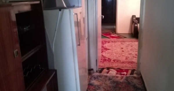 &Icirc;nchiriez apartament 3 camere Micro 14