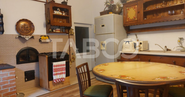 Casa 45 mp 1 dormitor bucatarie baie hol loc parcare in curt