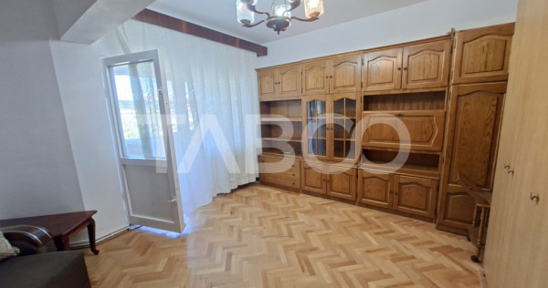 Apartament de inchiriat 2 camere zona Strand etaj 3 bucatari